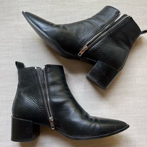 Everlane boots, worn only a few times. Made in Italy. Black. Size 8.5.